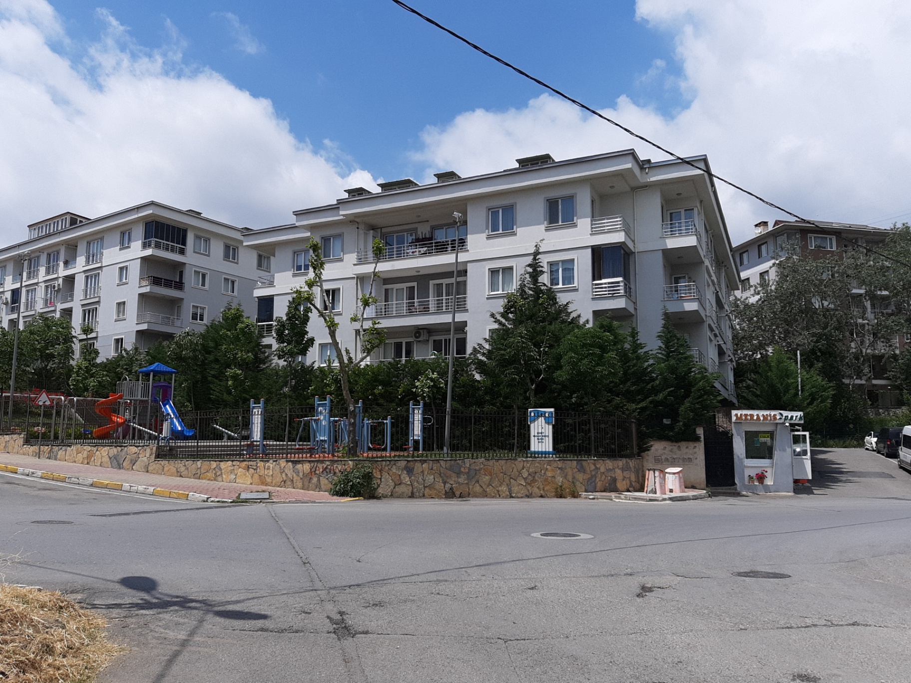 JETİZ DEN SATILIK SİTE İÇİ KAPALI OTOPARKLI, METROYA, HAVA ALANINA YAKIN