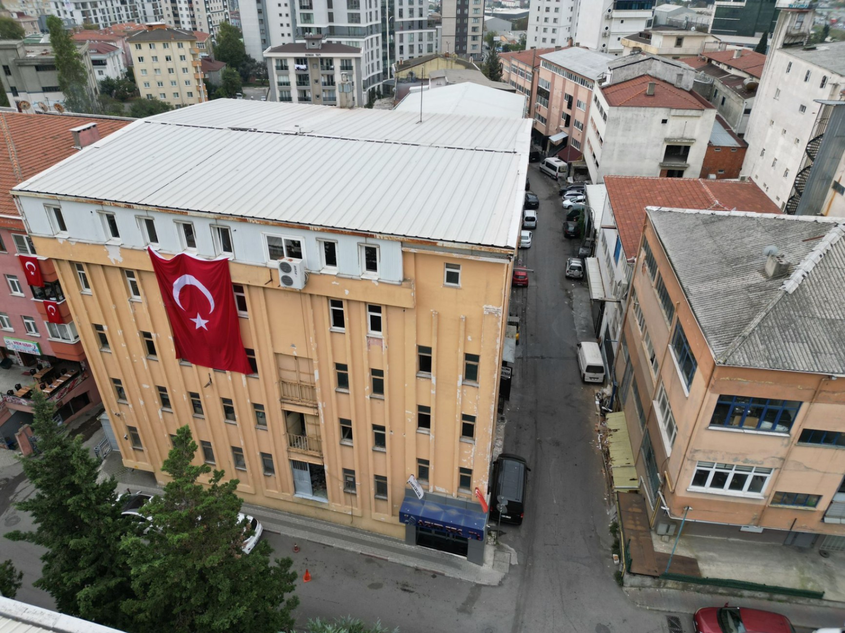 JETİZ DEN E5 YAKINI SATILIK TİCARİ BİNA 