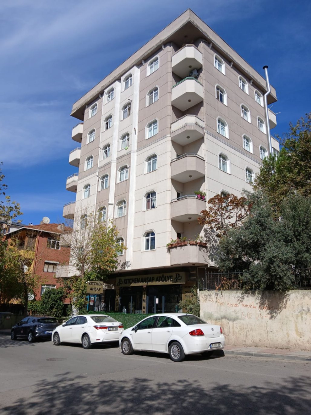 JETİZ DEN SATILIK ARA KAT DAİRE MERKEZİ LOKASYON ATALARDA