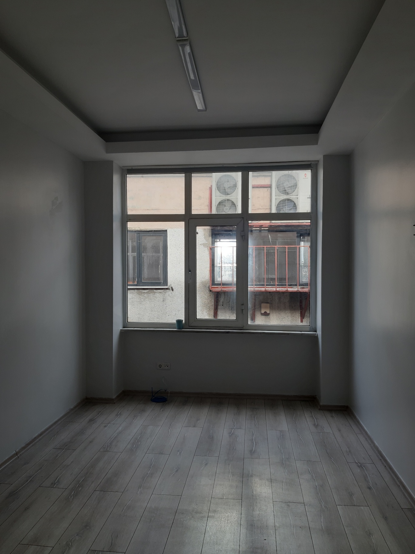 JETİZ DEN SATILIK ÜSKÜDAR MERKEZDE MARMARAY YANI SOKAĞA BAKAN OFİS 20M2